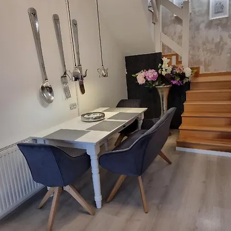 Apartmanhaz 2-6 Fonek * Pécs