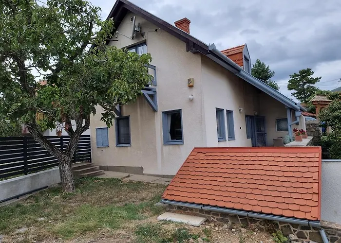 Apartmanhaz 2-6 Fonek *